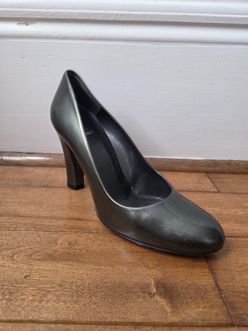 Stuart Weitzman Classic Iridescent Block Heel Pump Size 8